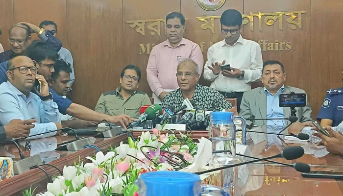 রাজনৈতিক দলের নেতাকর্মীদের অবৈধ সুবিধা দিলে পুলিশের বিরুদ্ধে ব্যবস্থা