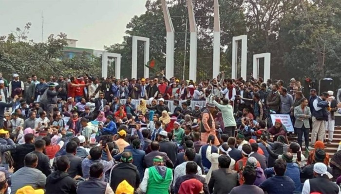 লাগাতার অবস্থান কর্মসূচির ঘোষণা প্রাথমিকের সহকারী শিক্ষকদের