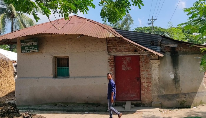 ​ঝুঁকির মাঝেই চলছে পাঠদান বৈগ্রাম ফোরকানিয়া মাদ্রাসায়