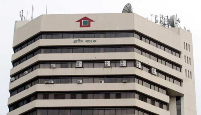 ​গ্রামীণ ব্যাংকের প্রধান কার্যালয়ের সামনের রাস্তায় ককটেল বিস্ফোরণ