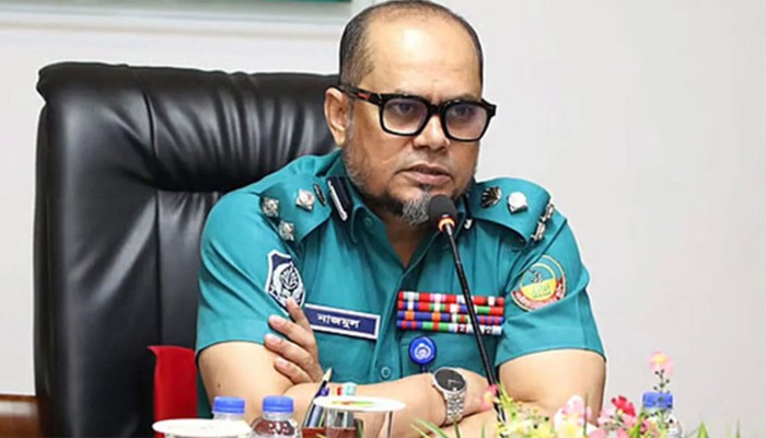 গাজীপুরে রাস্তা আটকে চলাচল করা সেই পুলিশ কমিশনার বরখাস্ত