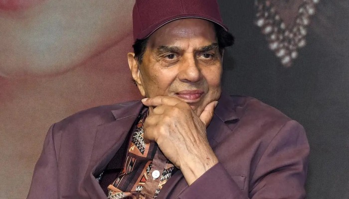 ​লাইফ সাপোর্টে বলিউডের ‘হি-ম্যান’