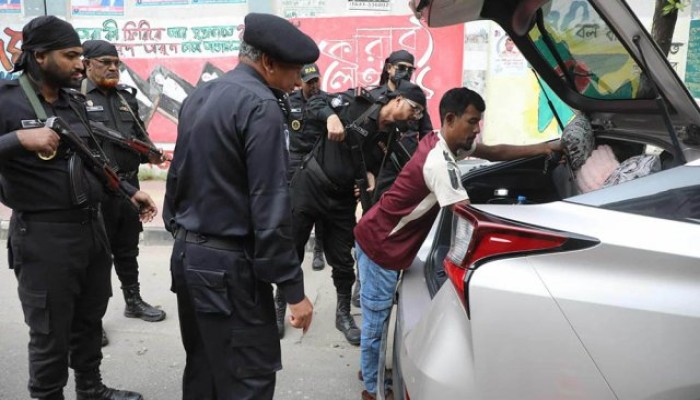 নাশকতা ঠেকাতে কঠোর অবস্থানে আইনশৃঙ্খলা বাহিনী