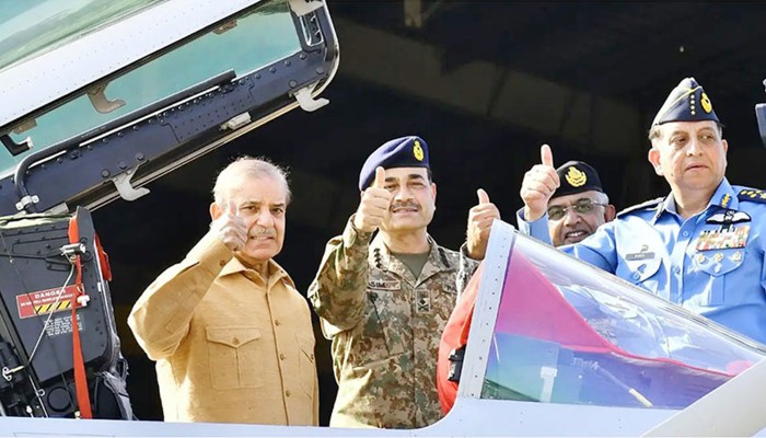 ​পাকিস্তানে প্রেসিডেন্ট-সেনাপ্রধানকে আজীবন দায়মুক্তি দিল সংসদ