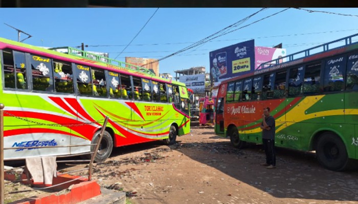 সংঘর্ষের জেরে বরিশাল থেকে সব রুটে বাস চলাচল বন্ধ