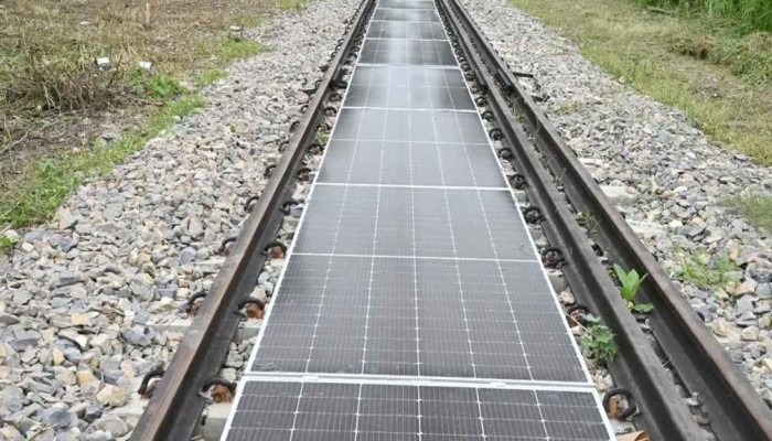রেললাইনের মাঝেই তৈরি হবে বিদ্যুৎ!