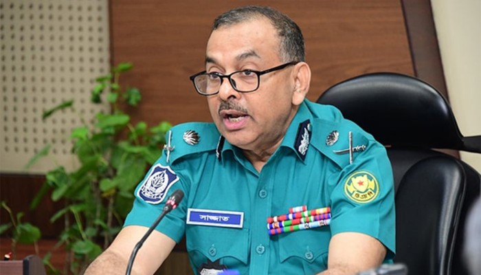 বাসে আগুন-ককটেল নিক্ষেপকারীকে গুলির নির্দেশ