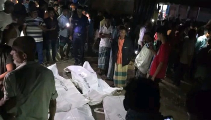 ​সীতাকুণ্ডে সড়ক দুর্ঘটনায় নিহত ৫