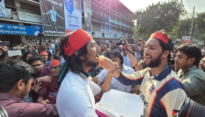 শেখ হাসিনার ফাঁসির রায়, ট্রাইব্যুনালের সামনে জনতার উল্লাস