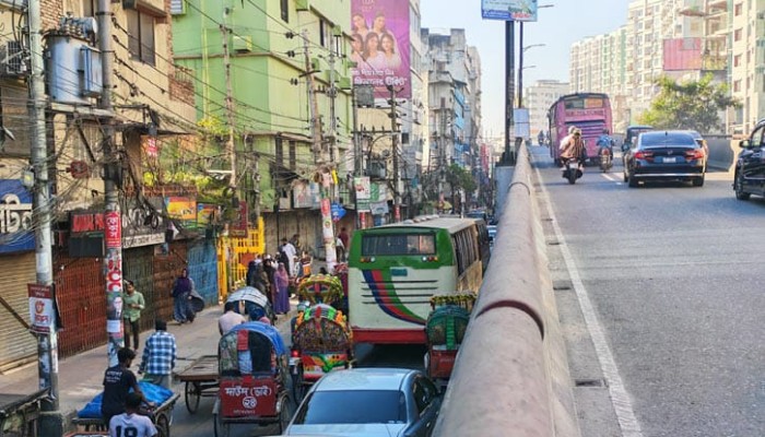 রাজধানীতে জনজীবন স্বাভাবিক