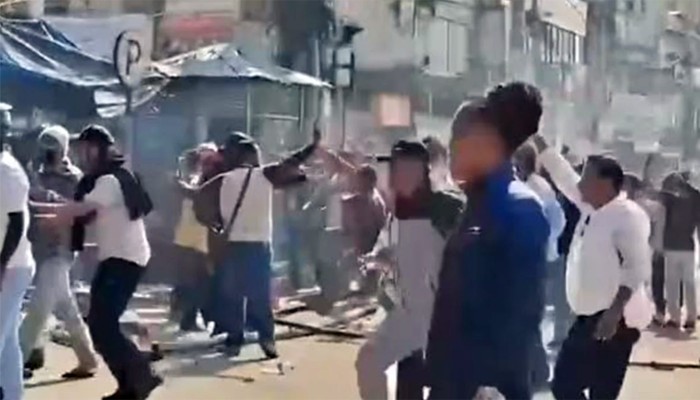 ​নেপালে ক্ষমতাচ্যুত প্রধানমন্ত্রীর সমর্থকদের সঙ্গে জেন-জি’র সংঘর্ষ