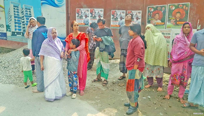ঢাকায় ভূমিকম্প, আফটার শক আতঙ্কে এখনো বাইরে অনেকে