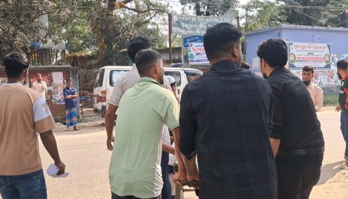 ​আতঙ্কে হুড়োহুড়ি করে বের হতে গিয়ে তিন শতাধিক পোশাকশ্রমিক আহত