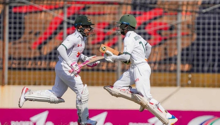 ​পাঁচশ’ ছোঁয়া লিড নিয়ে লাঞ্চে বাংলাদেশ