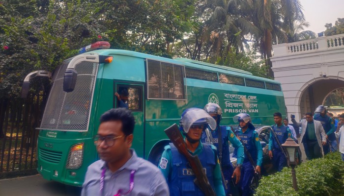 ​মানবতাবিরোধী অপরাধ : ট্রাইব্যুনালে ১৩ সেনা কর্মকর্তা