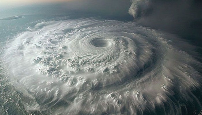 এবার ধেয়ে আসছে ঘূর্ণিঝড়