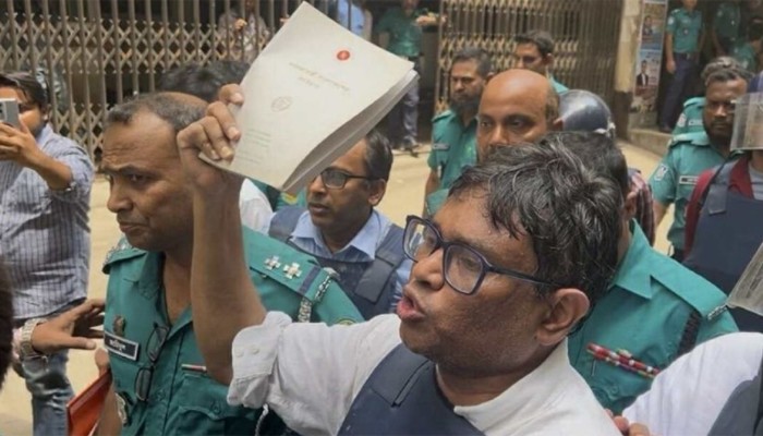 ​​সন্ত্রাসবিরোধী আইনের মামলায় ঢাবি অধ্যাপক কার্জনের জামিন