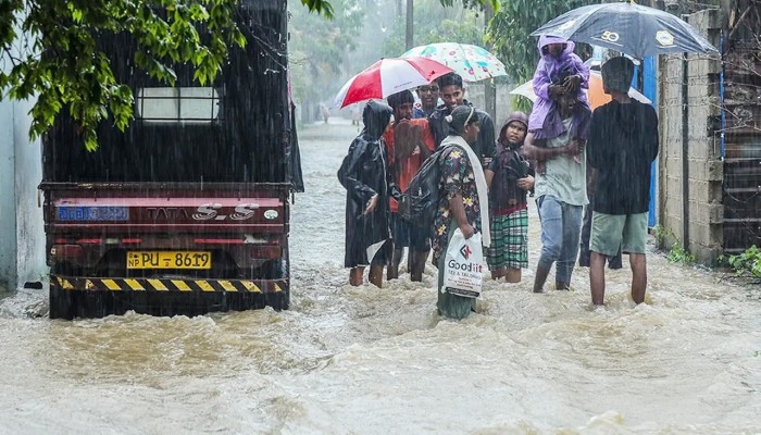 বন্যায় ডুবছে মালয়েশিয়া, ভূমিধসে শ্রীলঙ্কায় নিহত ৪৪