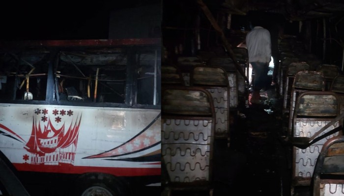 ​ধামরাইয়ে পার্কিং করা বাসে আগুন