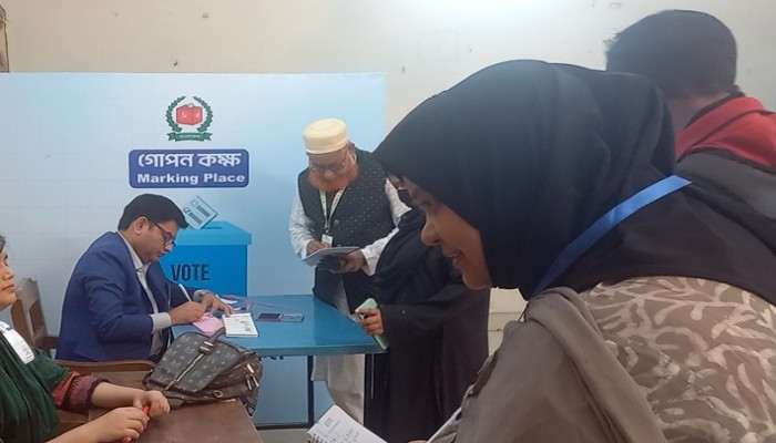 ​ত্রয়োদশ জাতীয় নির্বাচনকে সামনে রেখে রাজধানীতে ‘মক ভোটিং’ শুরু