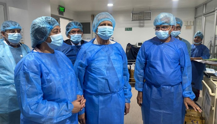 ​খালেদা জিয়াকে দেখতে এভারকেয়ারে প্রধান উপদেষ্টা