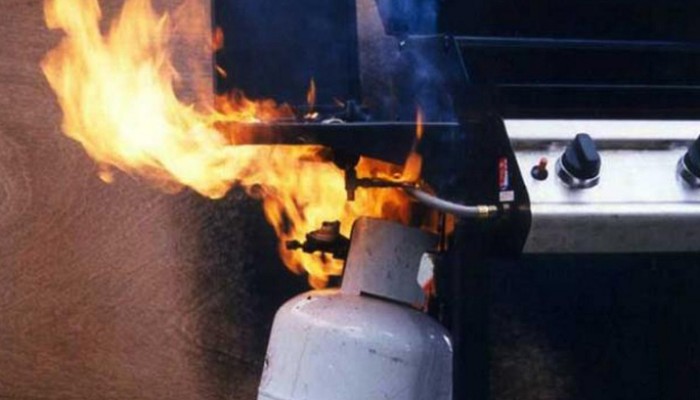 আগারগাঁওয়ে গ্যাসের লিকেজ থেকে বিস্ফোরণ, একই পরিবারের দগ্ধ ৬