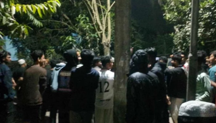 মুন্সিগঞ্জে কোরআন পোড়ানোর অভিযোগে বাবা-ছেলে আটক