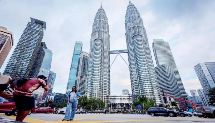 বাংলাদেশ থেকে ৩ লাখ পর্যটক টানতে চায় মালয়েশিয়া