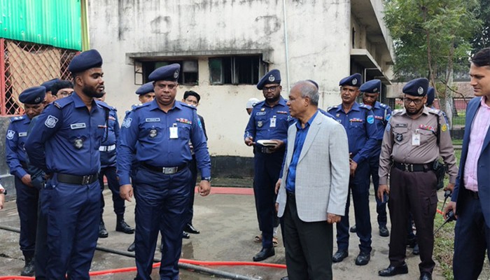 ​নরসিংদীর চরে সংঘাত বন্ধে কম্বিং অপারেশন হবে: স্বরাষ্ট্র উপদেষ্টা
