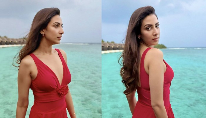 সাগরপাড়ে ছড়ালেন মুগ্ধতা মিম