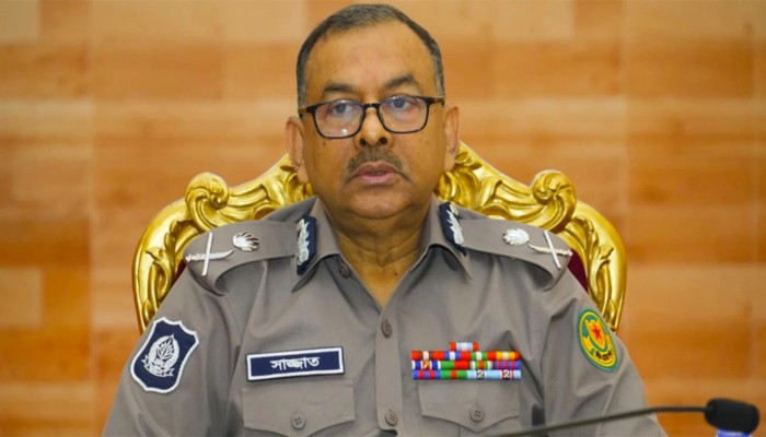 ​হামলাকারীদের ধরতে সাঁড়াশি অভিযান চলছে : ডিএমপি কমিশনার