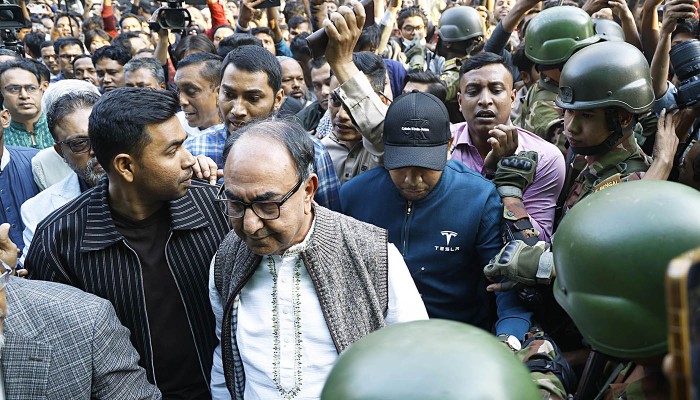 তোপের মুখে মির্জা আব্বাস