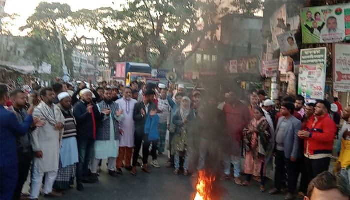 ​হাদির জেলা ঝালকাঠিতে সড়ক অবরোধ