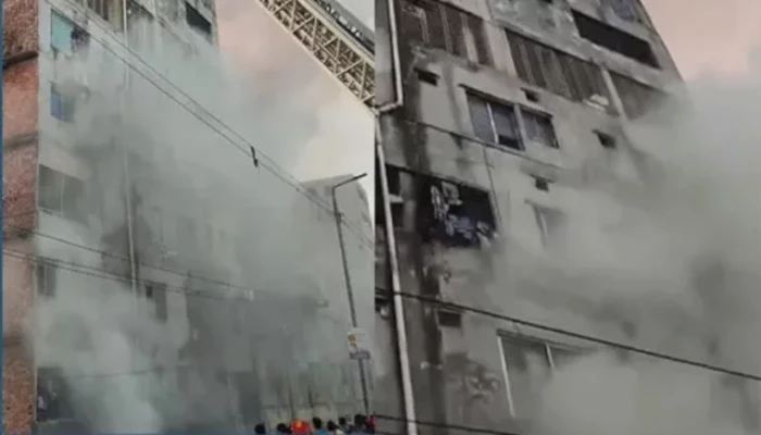 কেরানীগঞ্জে ভবনে আগুন: ইউনিট বেড়ে ২০, আটকে পড়া ৪৫ জন উদ্ধার