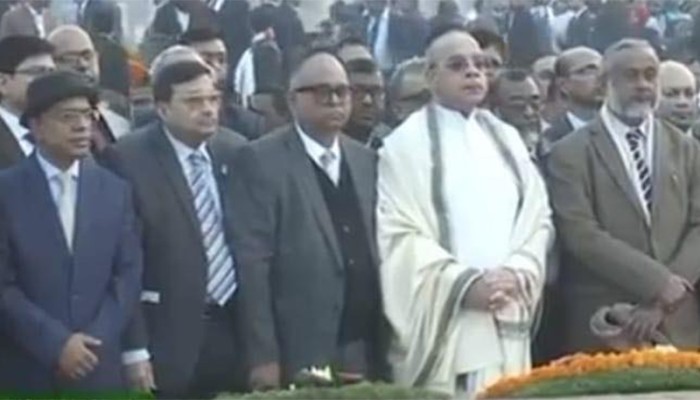 জাতীয় স্মৃতিসৌধে প্রধান বিচারপতির শ্রদ্ধা