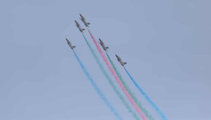 বিজয় দিবসে তেজগাঁওয়ে নজরকাড়া এয়ার শো