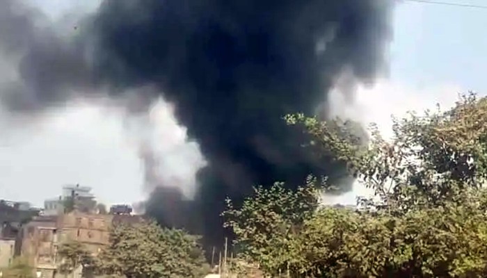 পুরান ঢাকায় ভবনে আগুন