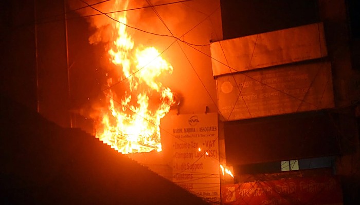 ​রাজধানীতে উদীচীর কার্যালয়ে আগুন