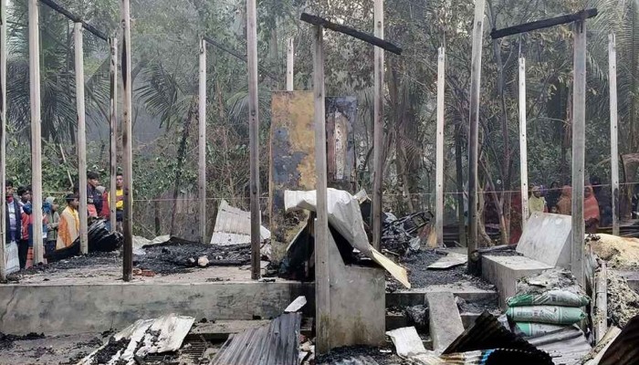 বিএনপি নেতার ঘরে তালা লাগিয়ে অগ্নিসংযোগ, শিশুকন্যার মৃত্যু