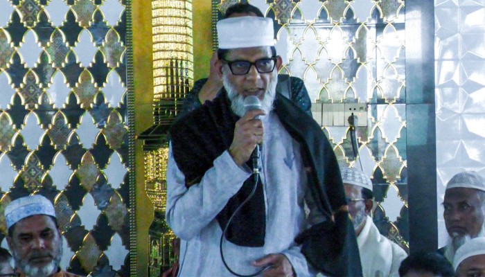 ​দেশের মানুষের জন্য হাফেজদের দোয়া চাইলেন হাবিব