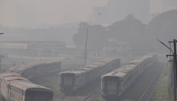 ​কুয়াশায় শুরু ঢাকার সকাল