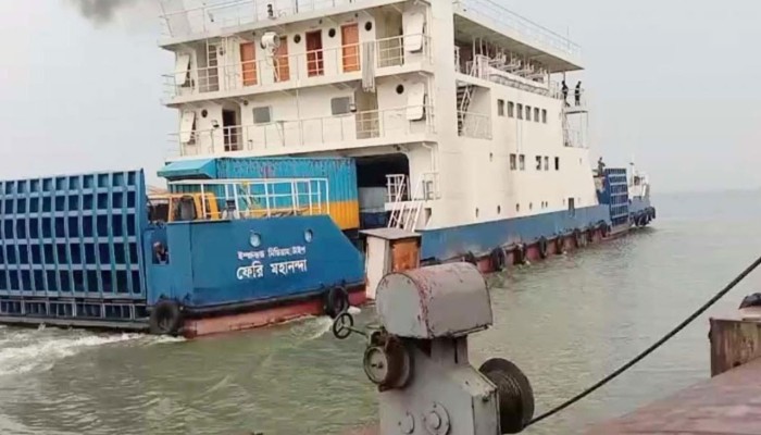 শরীয়তপুর-চাঁদপুর নৌরুটে সাড়ে ৫ ঘণ্টা পর ফেরি চলাচল স্বাভাবিক