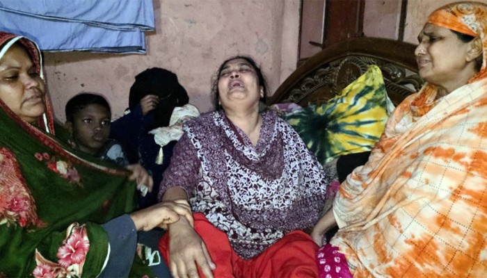 ‘মাইয়াটায় দুপুরে খায় নাই, তারে মাইরা ফেলছে’