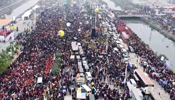 সব পথ যেন মিশেছে ৩০০ ফিটে   ​