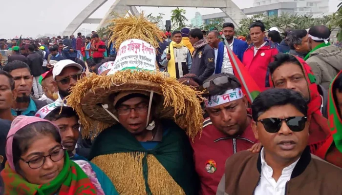 ​‘লিডার আসছে’ স্লোগানে মুখর ঢাকার রাজপথ