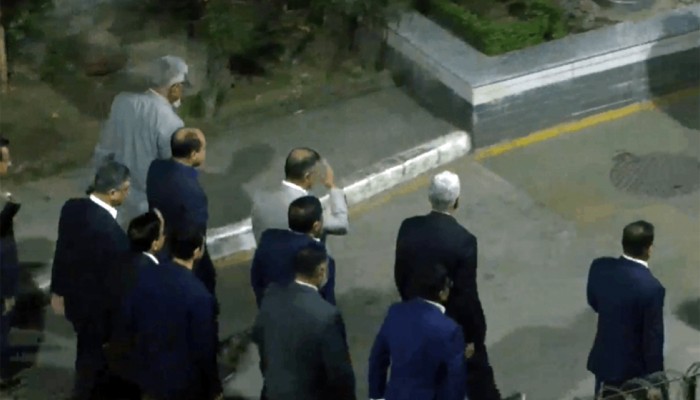 ​মাকে দেখতে এভারকেয়ারে তারেক রহমান