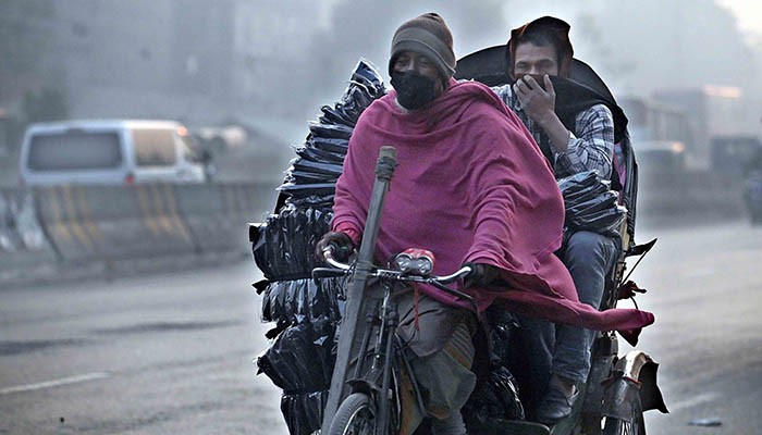 ​ঢাকায় জেঁকে বসেছে শীত