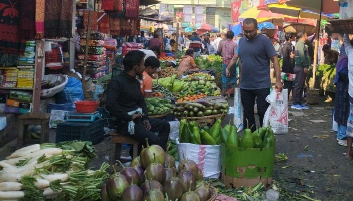 শীতের সবজিতে ভরপুর বাজার