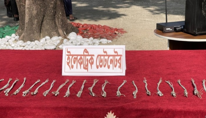 ​পরিত্যক্ত ঘরের পাশে পাওয়া গেল ২৪টি ইলেকট্রিক ডেটোনেটর