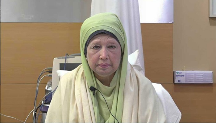 ​মনোনয়নপত্রে টিপসই দিলেন খালেদা জিয়া